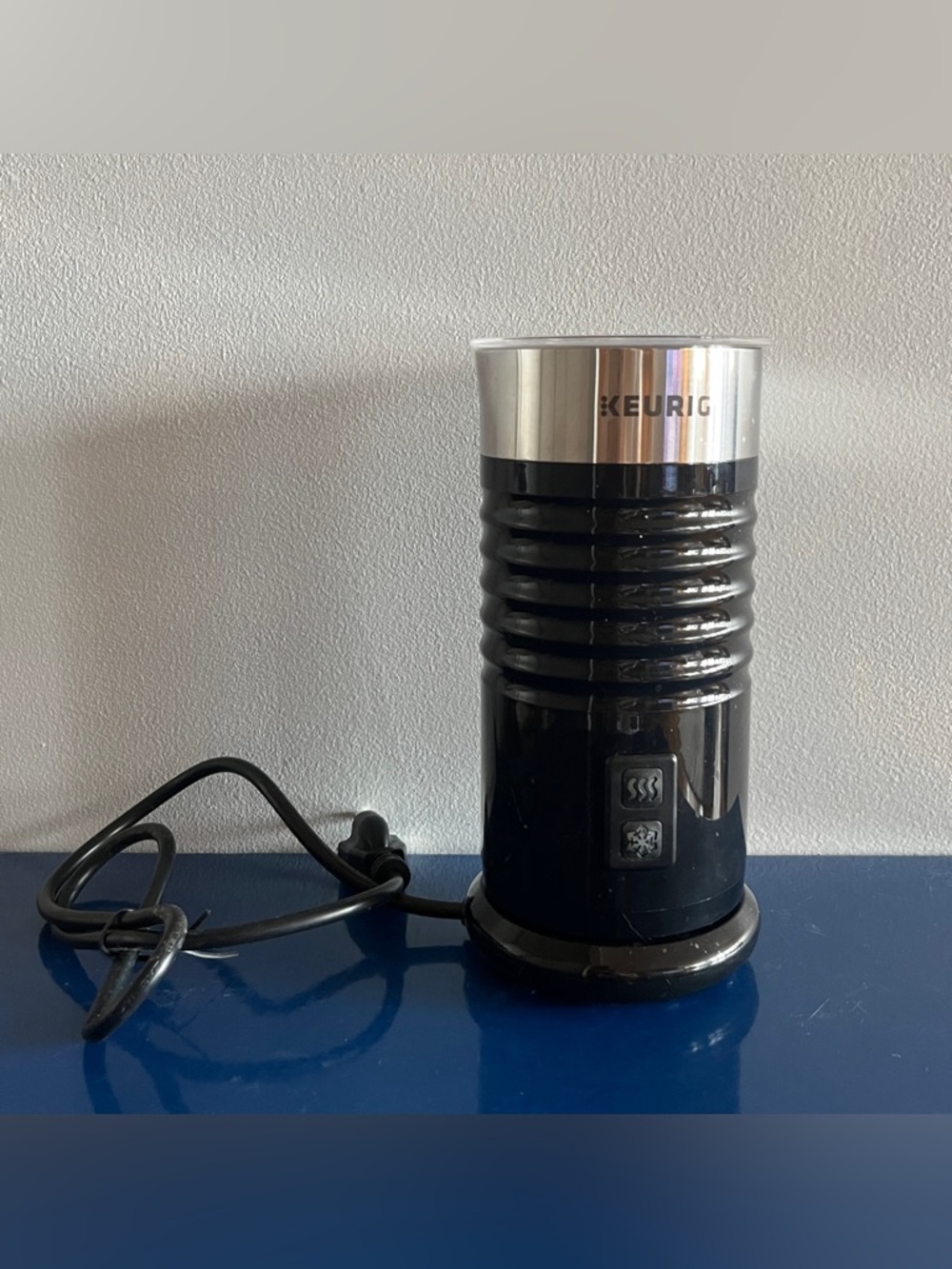 Keurig Standalone Milk Frother in black.